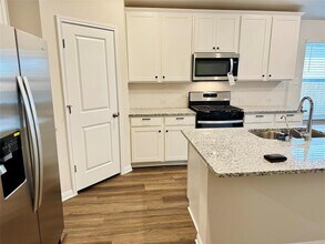 340 Fossil Dr in Kyle, TX - Building Photo - Building Photo