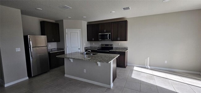 3112 Forrest Plum Ct in Zephyrhills, FL - Building Photo - Building Photo