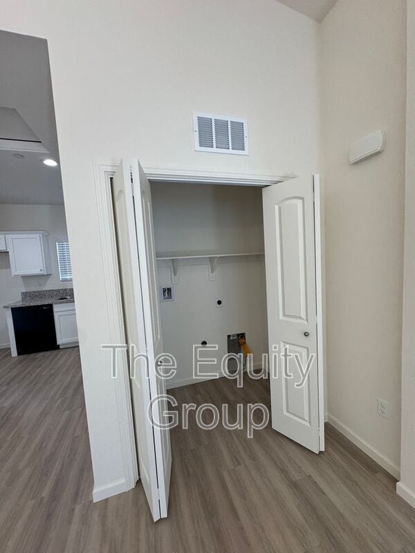 4112 E Kaweah Ave in Visalia, CA - Building Photo - Building Photo