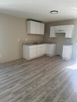50 Hunters Ave in Norwich, CT - Building Photo