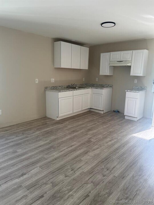 50 Hunters Ave in Norwich, CT - Building Photo