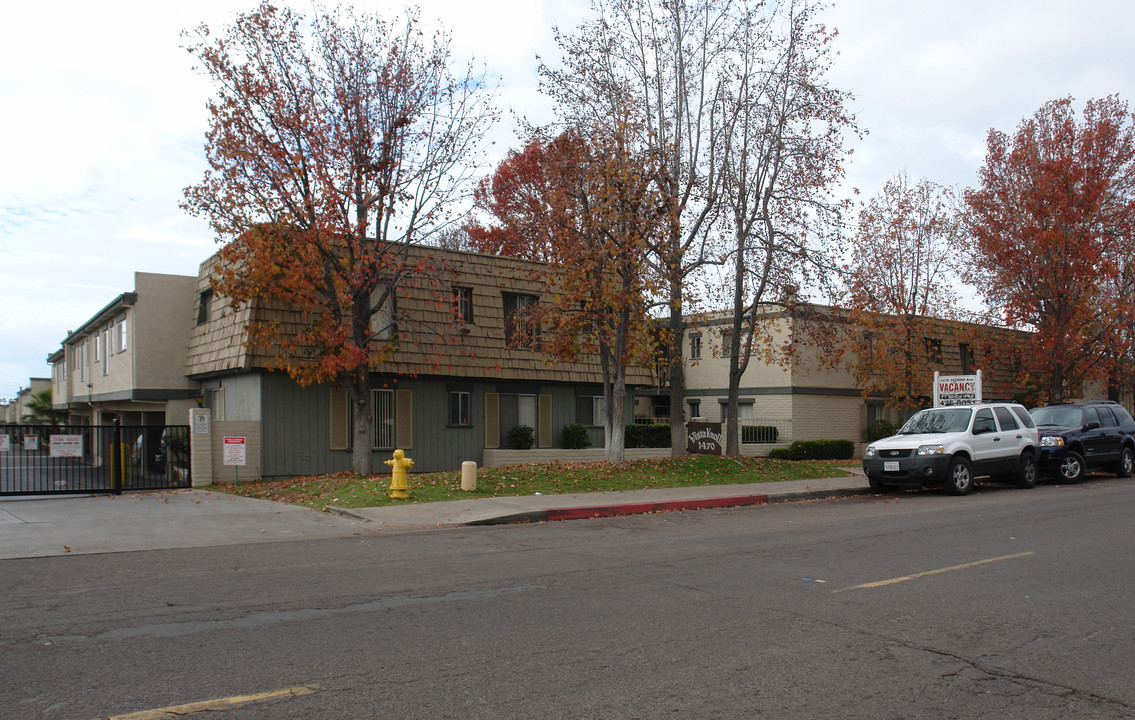 Vista Knolls Apartments in Chula Vista, CA - Building Photo