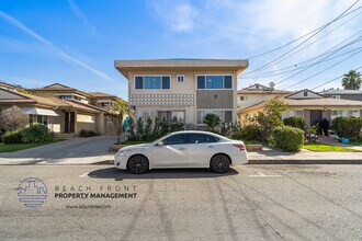 12236 Manor Dr. in Hawthorne, CA - Foto de edificio - Building Photo