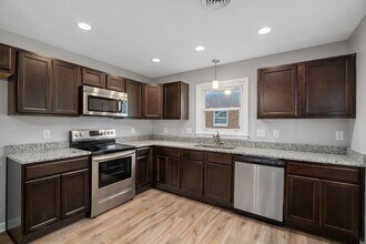 1020 Walnut St in Burlington, NC - Foto de edificio - Building Photo