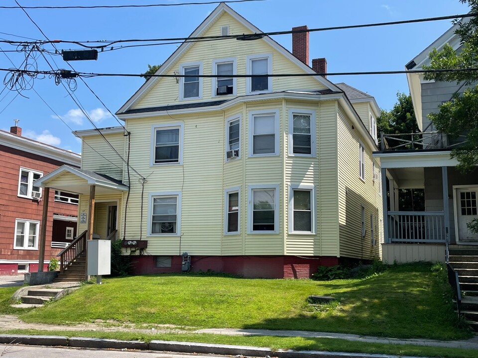 137 College St in Lewiston, ME - Building Photo