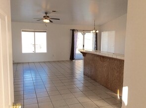 1516 Hadar Rd in Bakersfield, CA - Building Photo - Building Photo