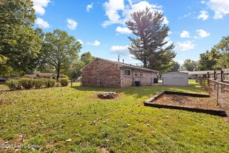 7520 Blue Wing Dr in Louisville, KY - Building Photo - Building Photo