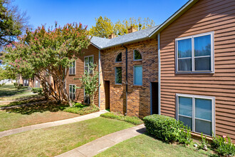 Norwood Place in Arlington, TX - Building Photo - Building Photo