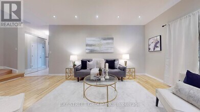 7229 Dime Crescent in Mississauga, ON - Building Photo - Building Photo
