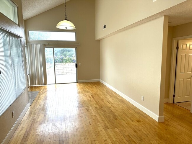 5847 E Rocking Horse Way in Orange, CA - Building Photo - Building Photo