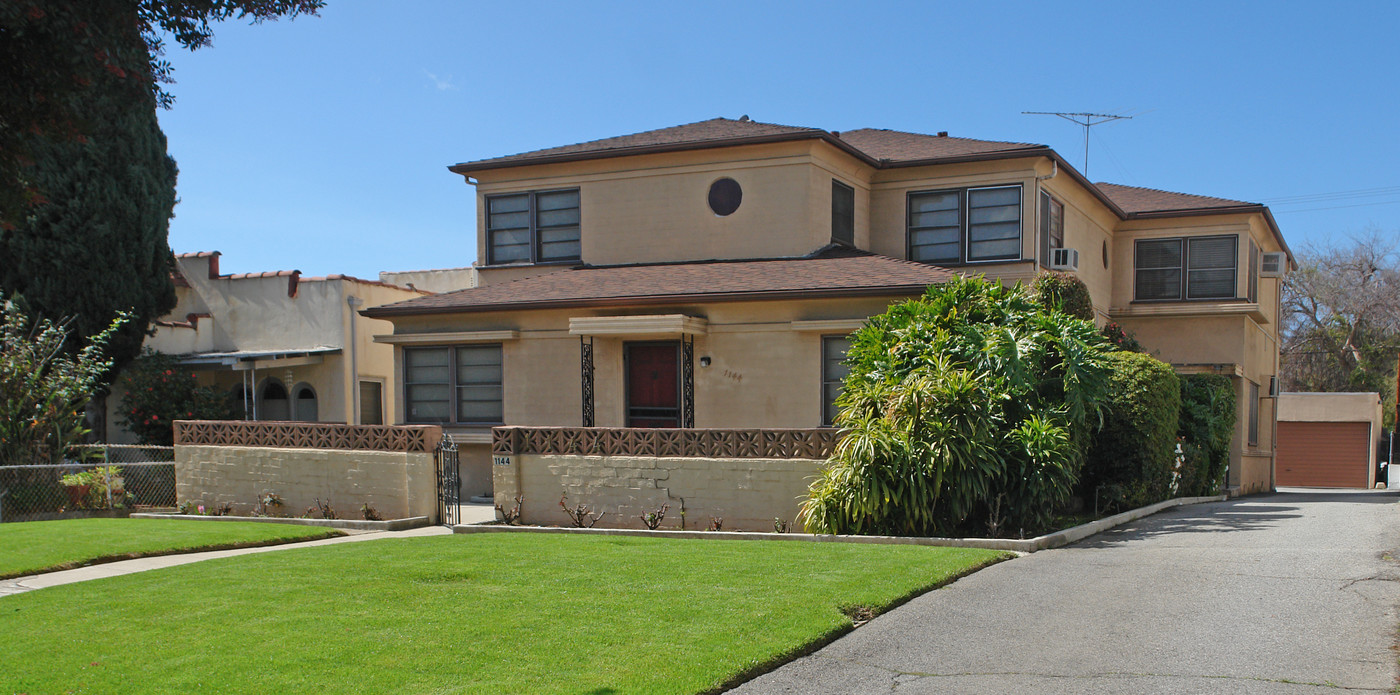 1144 Huntington Dr in South Pasadena, CA - Building Photo