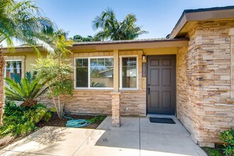 1070 Hermes Ave in Encinitas, CA - Building Photo - Building Photo