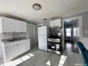 24 Iowa St in Torrington, CT - Building Photo - Building Photo