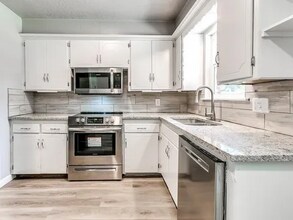 1207 Columbia Ct in Norman, OK - Foto de edificio - Building Photo