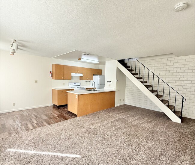 2120 Chrysler Dr in Modesto, CA - Building Photo - Building Photo