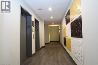 255 Keats Way in Waterloo, ON - Building Photo - Building Photo