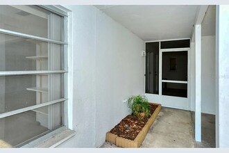 3211 Westford Ln in Sarasota, FL - Building Photo - Building Photo