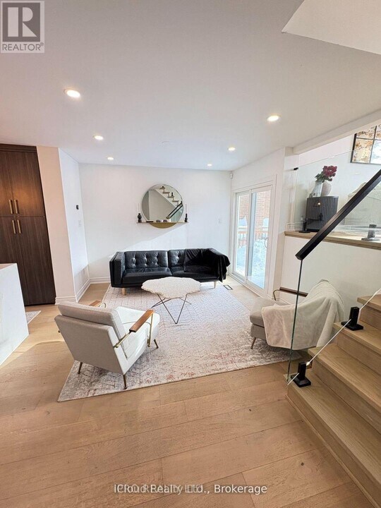 852 Thistle Down Ct in Mississauga, ON - Building Photo