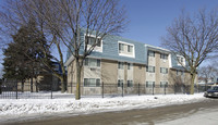 Windsor Court in Milwaukee, WI - Building Photo - Building Photo