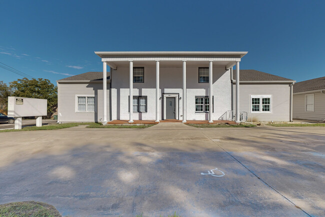 409 W Main St, Unit A in Whitesboro, TX - Foto de edificio - Building Photo