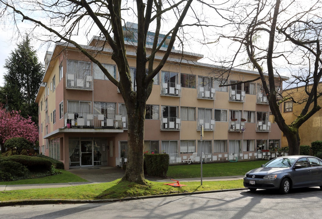 1410 W 13th Ave in Vancouver, BC - Building Photo