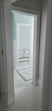 1213 E Jefferson St, Unit A in Bloomington, IL - Building Photo - Building Photo