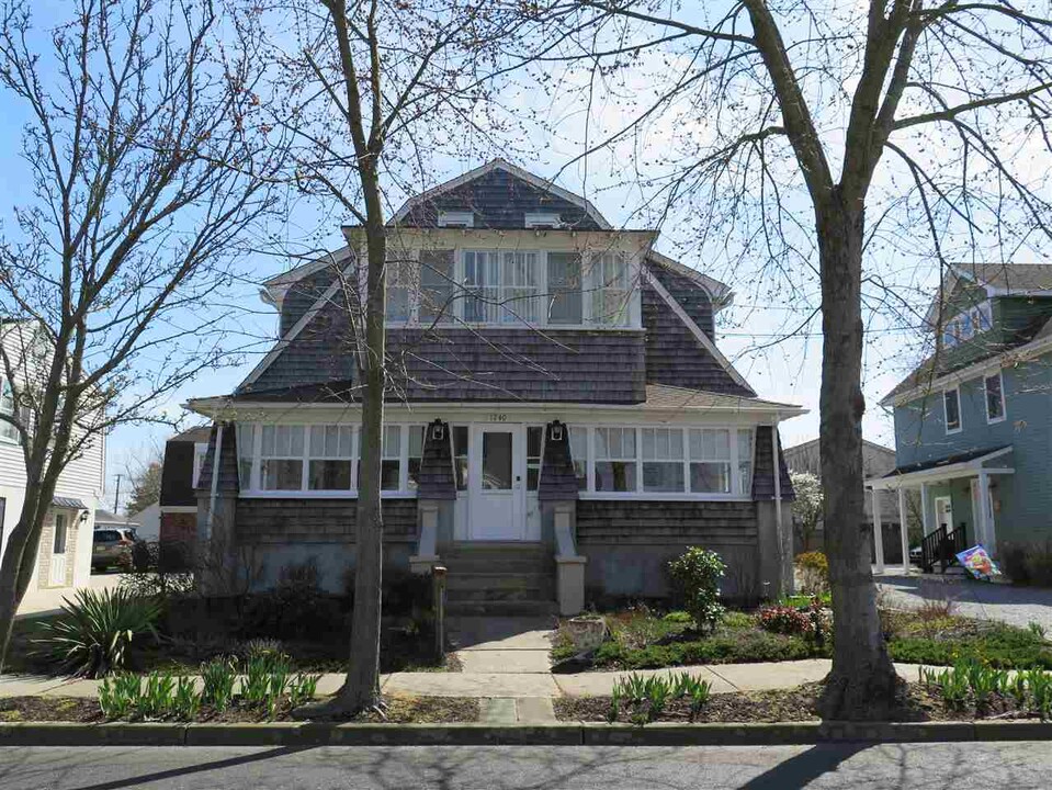 1240 Washington St, Unit Cape May Apt. 2 in Cape May, NJ - Building Photo