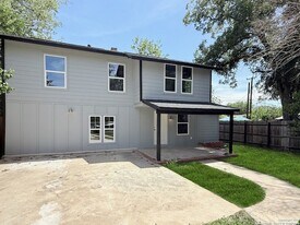312 Avondale Ave in San Antonio, TX - Building Photo