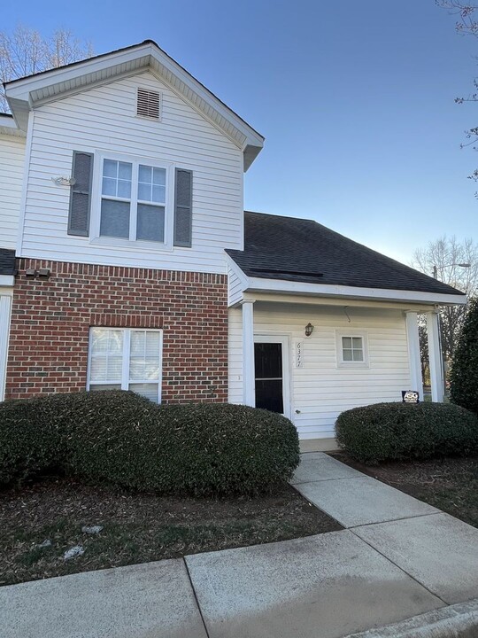 6377 Mallard View Ln in Charlotte, NC - Building Photo