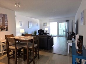 285 107th Ave in Treasure Island, FL - Foto de edificio - Building Photo