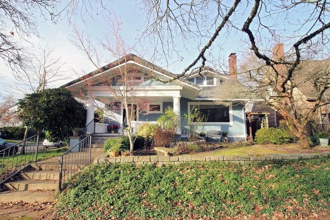 property at 803 NE Laurelhurst Pl