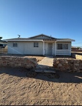 1032 W Coronado Ave in Ridgecrest, CA - Building Photo - Building Photo