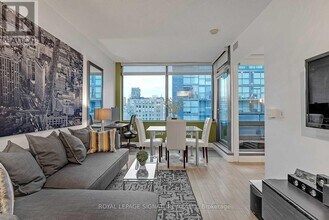 438 King St W in Toronto, ON - Building Photo - Building Photo