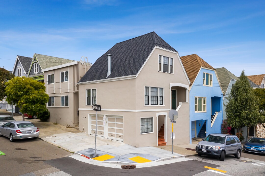 240 Bosworth St in San Francisco, CA - Building Photo