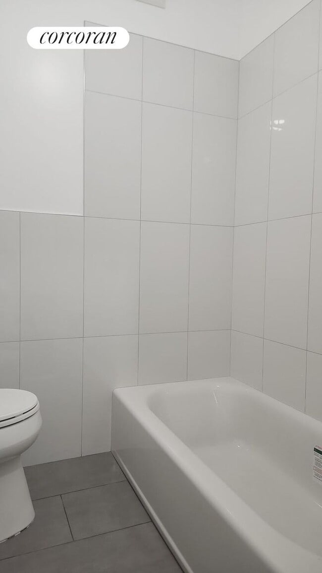 338 A Clermont Ave in Brooklyn, NY - Building Photo - Building Photo