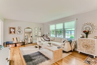 911 Lilac Ln in Naperville, IL - Building Photo - Building Photo