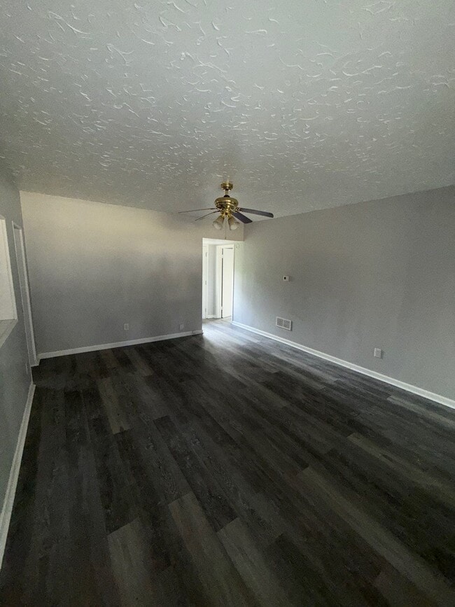 127 Winona Dr in Machesney Park, IL - Building Photo - Building Photo