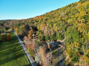 84 Carpenter Rd in New Hartford, CT - Building Photo - Building Photo