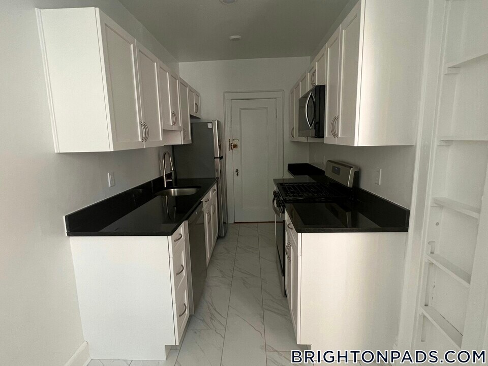 100 Kilsyth Rd in Boston, MA - Building Photo