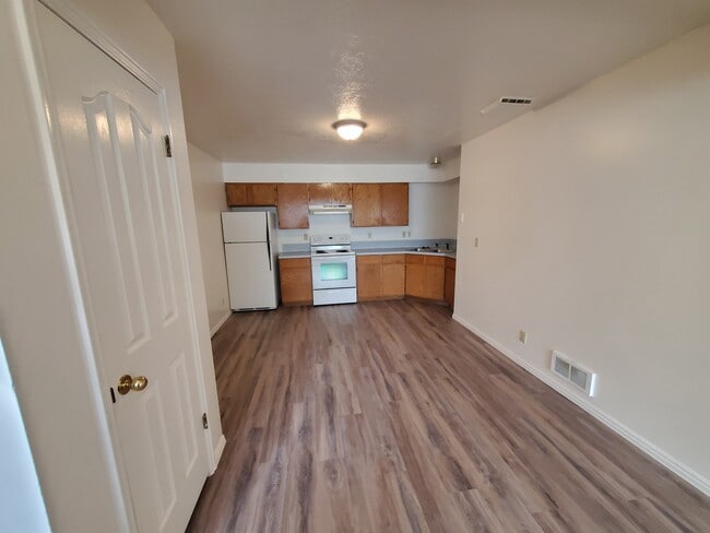 2114 Meppen Dr in Idaho Falls, ID - Foto de edificio - Building Photo