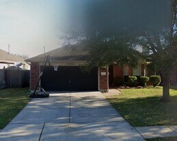 4827 Chase More Dr in Bacliff, TX - Building Photo