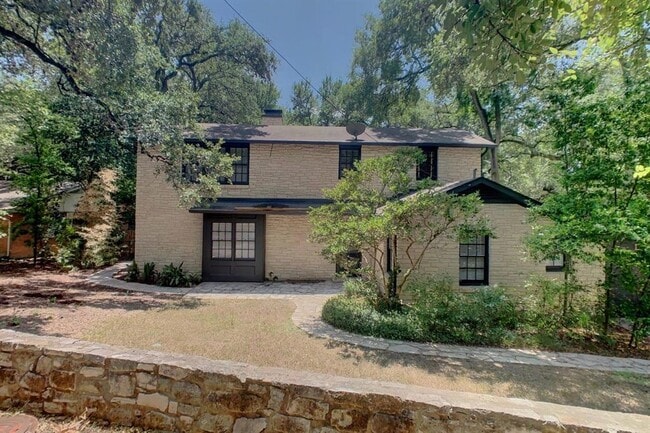 property at 811 E 38th St