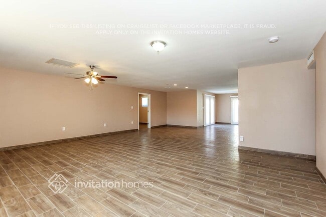 14815 N 38th St in Phoenix, AZ - Foto de edificio - Building Photo