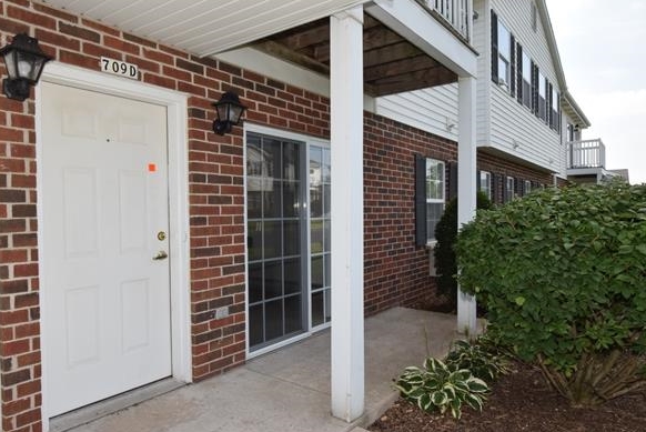 Arrowhead Apartments in Grafton, WI - Building Photo