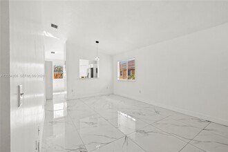 631 NW 79th Terrace in Pembroke Pines, FL - Building Photo - Building Photo