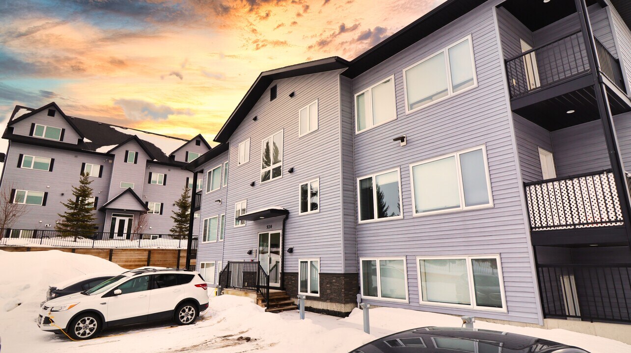 930 11 St in Cold Lake, AB - Building Photo