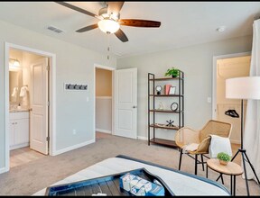 1966 Green Castle Ln in Tallahassee, FL - Foto de edificio - Building Photo