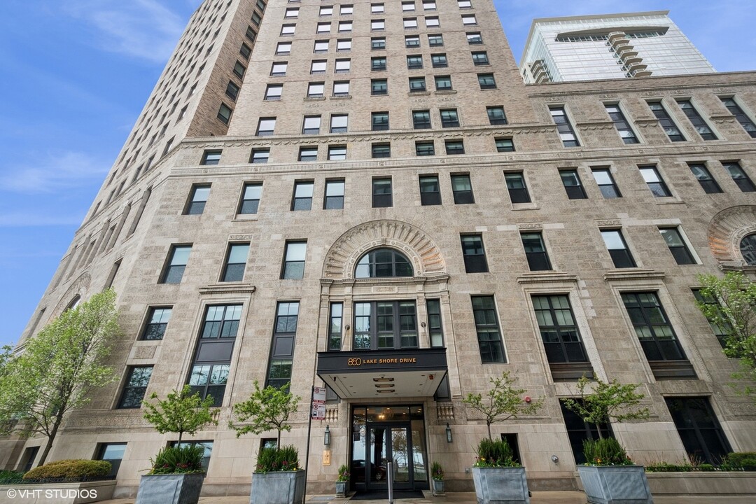 850 N Lake Shore Dr in Chicago, IL - Building Photo