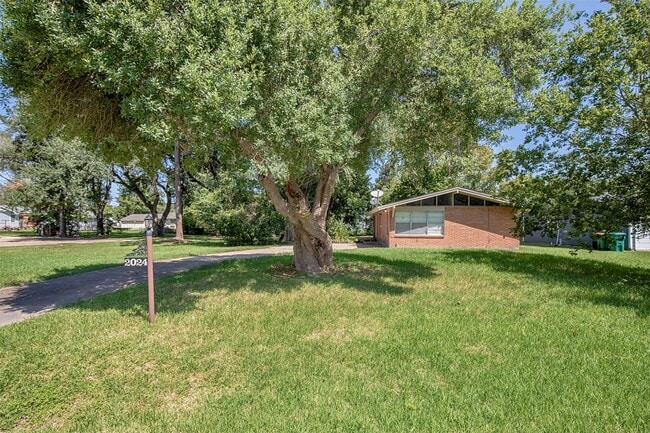 2024 Bogatto St in La Marque, TX - Building Photo - Building Photo