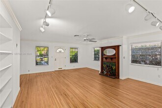 736 Alhambra Cir in Coral Gables, FL - Building Photo - Building Photo